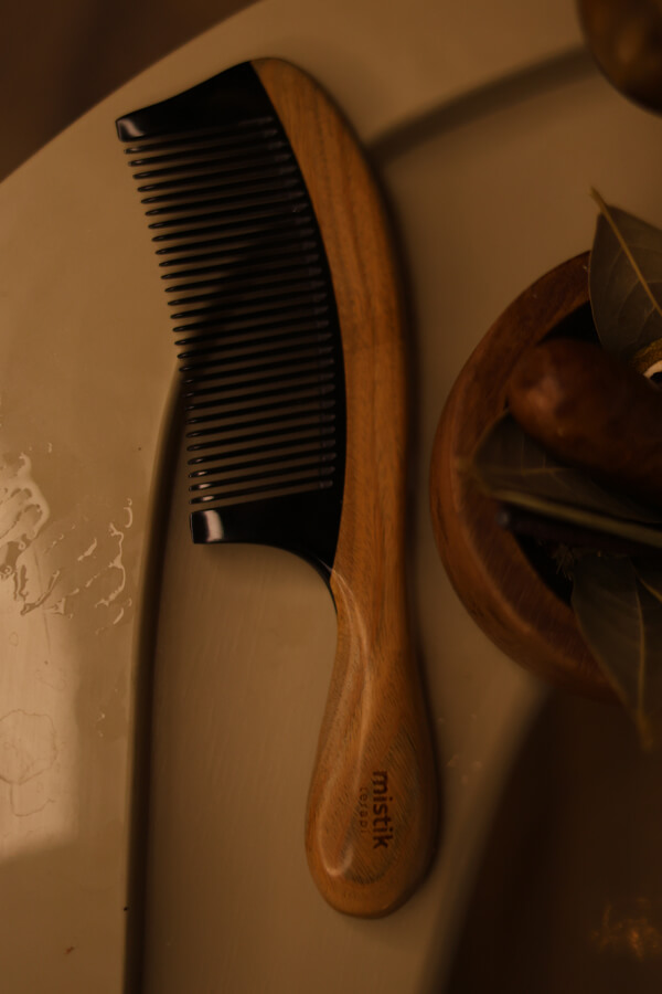 Pelesenk Saplı & Sığır Boynuz Dişli Ahşap Tarak