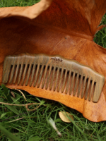 Sandal Ağacı Ahşap Tarak – Kıvırcık/Dalgalı/Tüm Saçlar İçin Doğal Bakım